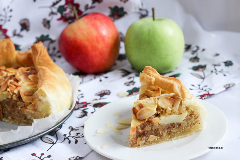Ciasto francuskie z jabłkiem i migdałami